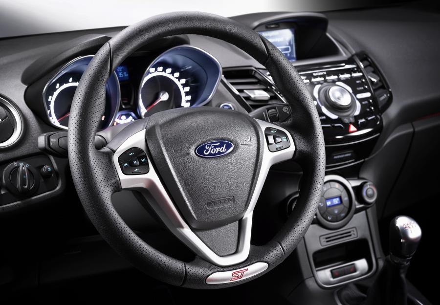  Ford Fiesta ST 2012 года  (фото 6 из 13)